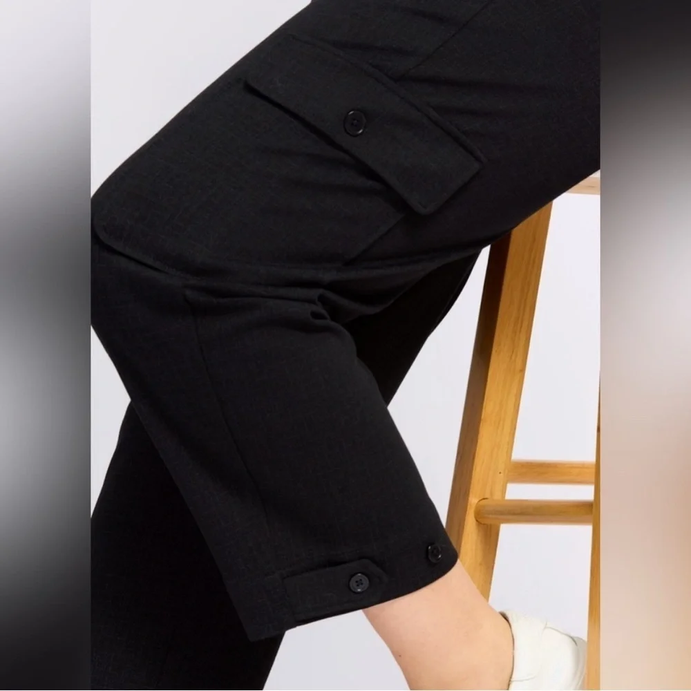 LIVERPOOL Utility Crop w/Tab
Hem & Cargo Pockets size 16 - Picture 3 of 10